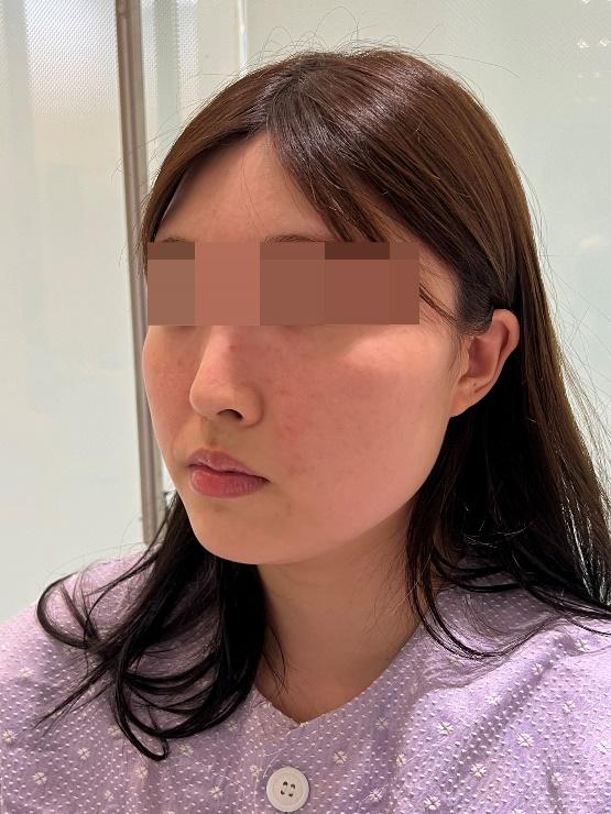 사람, 인간의 얼굴, 의류, 입술이(가) 표시된 사진
자동 생성된 설명